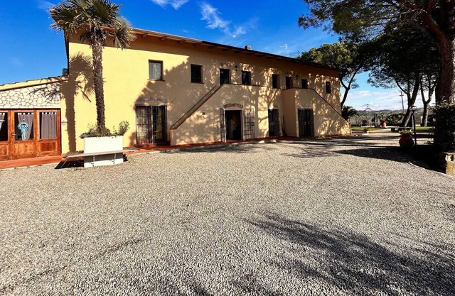 Quiet and beautiful holiday complex in Tuscany, M4