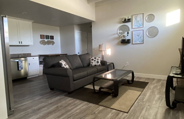 Quiet and cozy, a remodeled dairy with panoramic mountain views. .