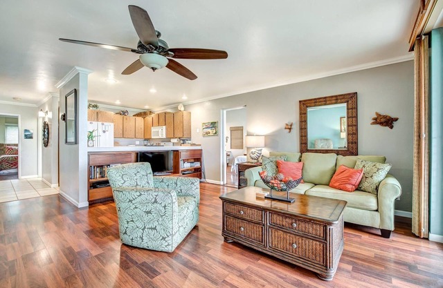 Quiet and Peaceful Getaway on the Ground Floor and a short walk to the pool !