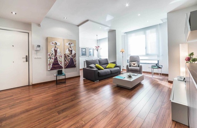 Quiet apartment close to the Town Hall sq