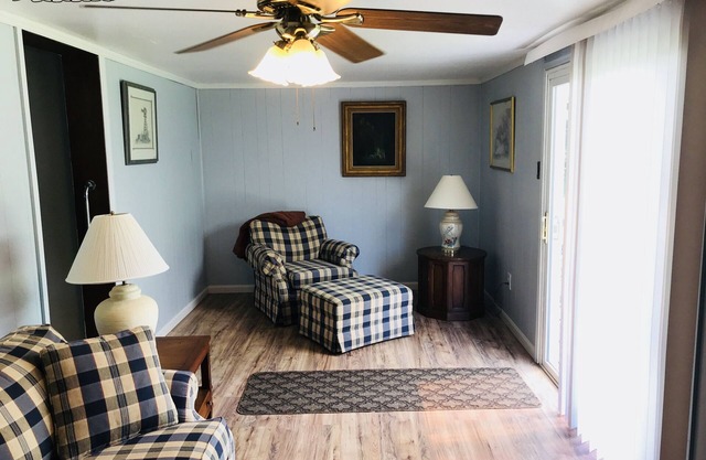 Quiet Blue Ridge Mountain Cottage