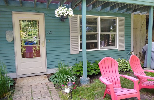 Quiet, clean, and comfy: Centrally Located In The Mt. Washington Valley.