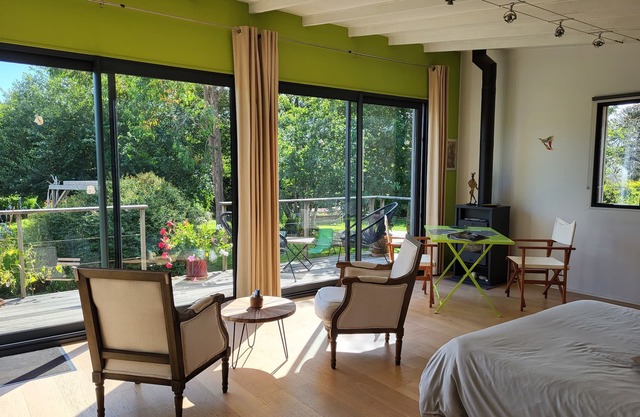 Quiet, comfortable gîte with shower-hammam in the heart of a magical garden