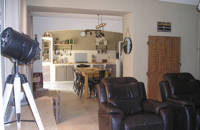 QUIET, COMFORTABLE PROVENCAL FARMHOUSE IN THE COUNTRYSIDE WITH SECURE SWIMMING POOL