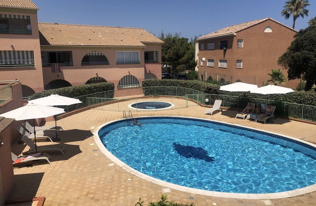 Quiet Corsica beach 300m and swimming pool (4 pers)