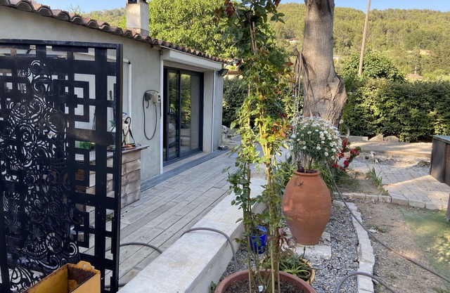 Quiet cottage with garden