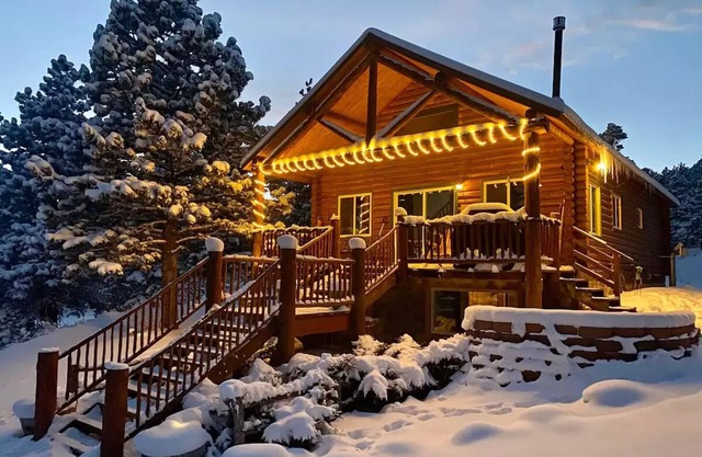 Quiet, Cozy and Quaint Log Cabin Living!
