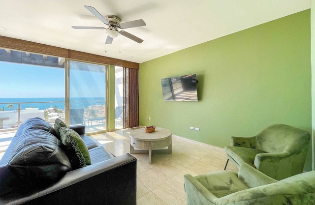 Quiet Cozy Getaway with Stunning Ocean View #508