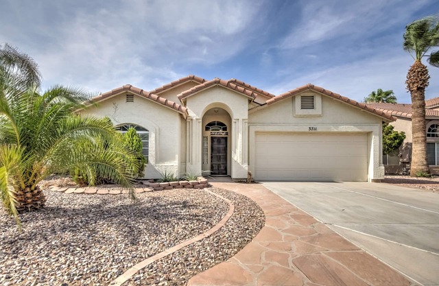Quiet, Cute, Clean Home in South Phoenix/Ahwatukee