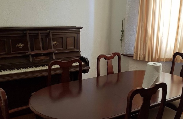 Quiet escape is a 4 bedroom house that offers accommodations in Luton, just 26