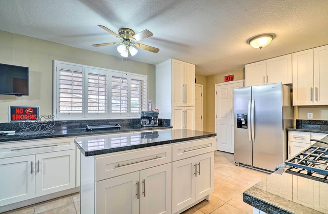 Quiet Family Home w/Patio ~ 4 Mi to UTEP, Airport