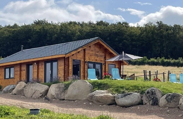 Quiet chalet with superb unobstructed view of the Morvan mountains
