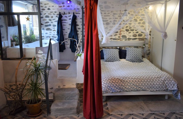 Quiet gîte in the heart of nature with private hot tub