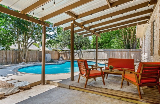 Quiet Hideaway w/Pool, 20min to Austin TX