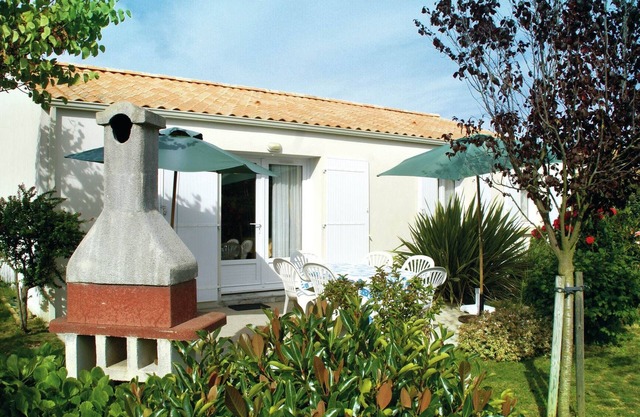 Quiet holiday home by the sea in the Loire