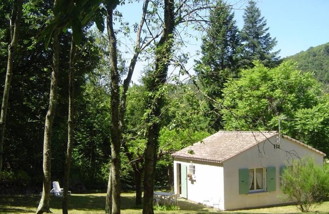 QUIET HOUSE NEAR RIVER