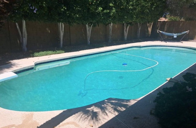 Quiet house, pool, patio, BBQ, citrus