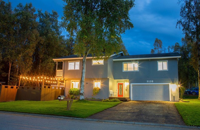 Quiet large home in South Anchorage to launch your Alaska Adventure!