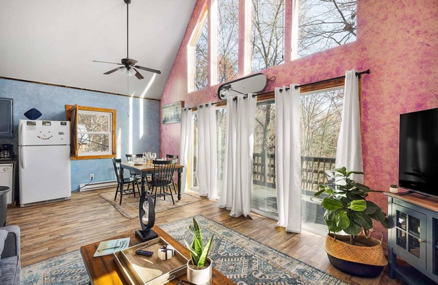 Quiet Loft Chalet near Bryce w/Hot Tub & Fire Pit