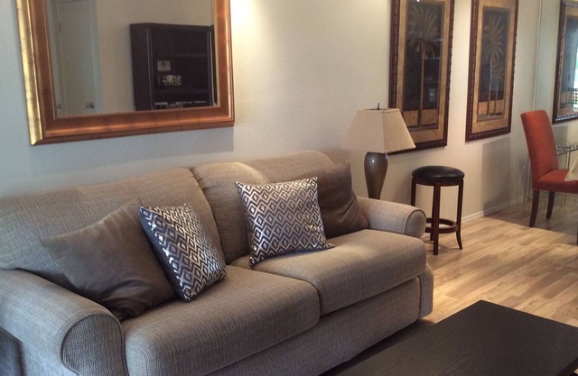 Quiet Lovely Condo/Apartment. In city of Palm Springs Ca.