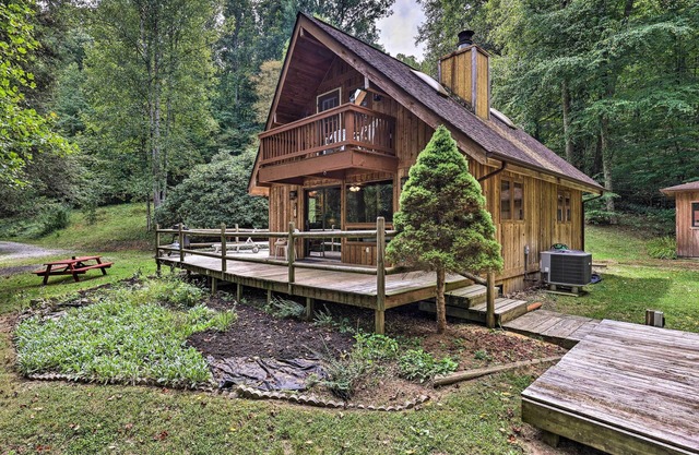 Quiet Max Meadows Cabin, 12 Acres of Property