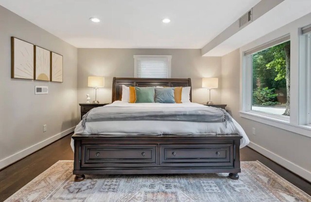 Quiet Neighbrhood~Near Downtown Raleigh~Spacious!