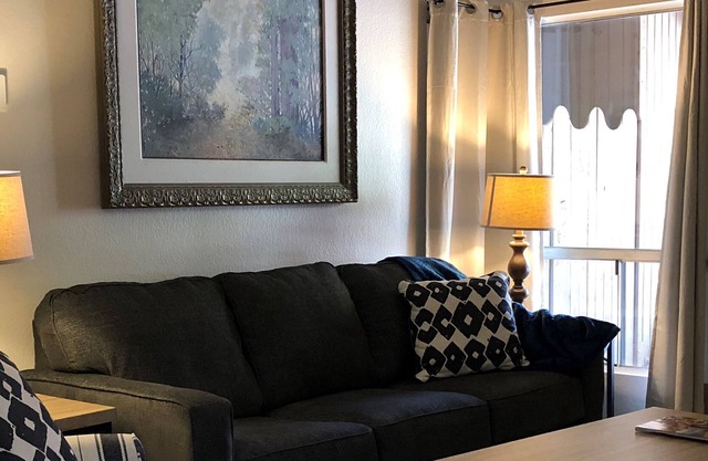 Quiet newly remodeled 2 bedroom N. Phoenix condo!