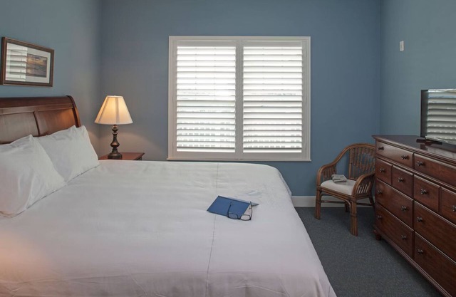 Quiet Oasis w/Washer & Dryer Just Steps from the Dock and Waterfront Views