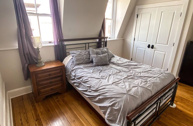 Quiet Renovated Historic Condo Above Abolitionist Ale Works w/Washer Dryer #301