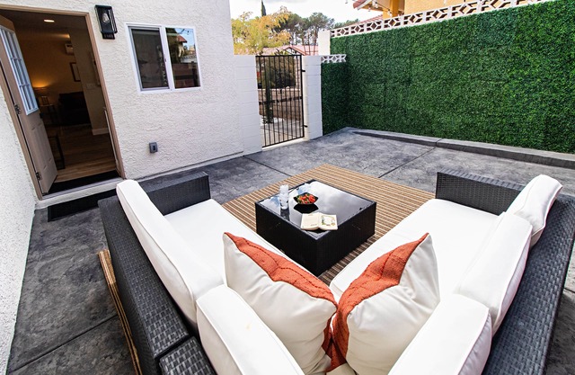 Quiet Retreat - Excellent for Couples or Traveling Profesionals