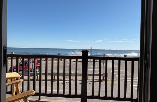 Quiet, spacious renovated 2 bd, 2 bath condo with stunning ocean views