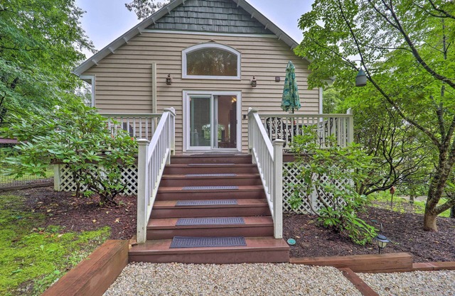 Quiet Studio Escape ~ 2 Mi to Blue Ridge Parkway!