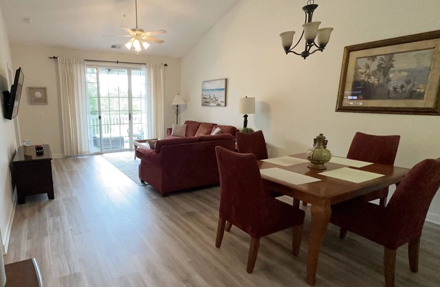 Quiet top floor condo in Barefoot Resort, minutes from the beach, free shuttle