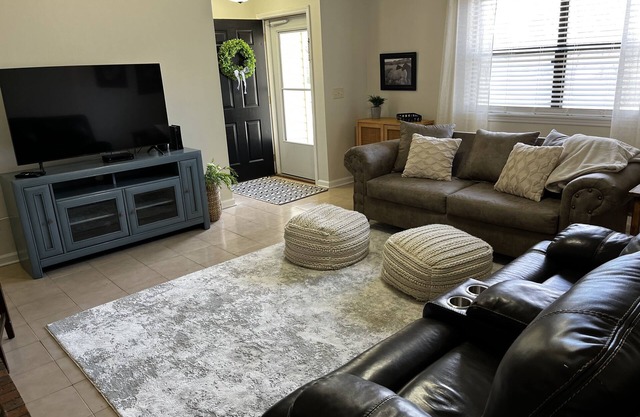 Quiet Townhome just blocks from downtown Opelika, and minutes from everything!