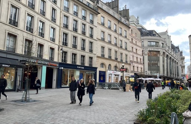 Quiet two-room apartment rue du Temple Paris