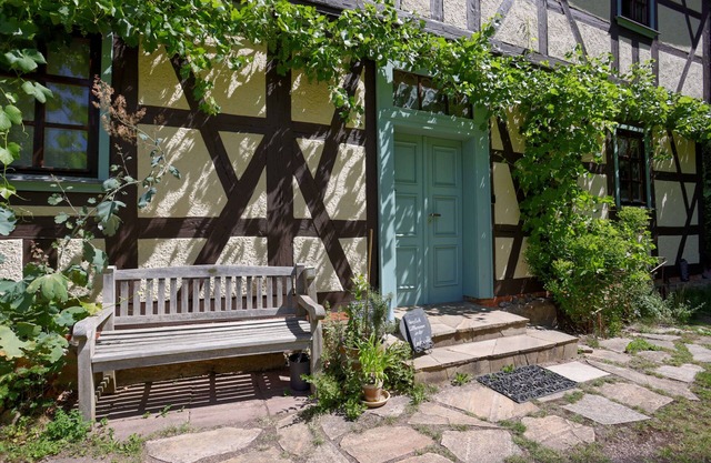 Quiet vacation apartment in Glücksbrunn Castle Park - right next to Altenstein Park