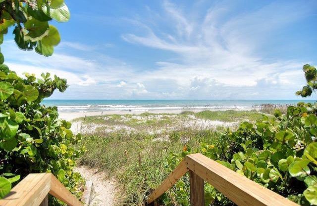 Quiet Vista Del Mar 2 Bedroom Condo Beachfront Property