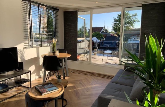 Quiet Waterloft near Amsterdam and Schiphol WS11