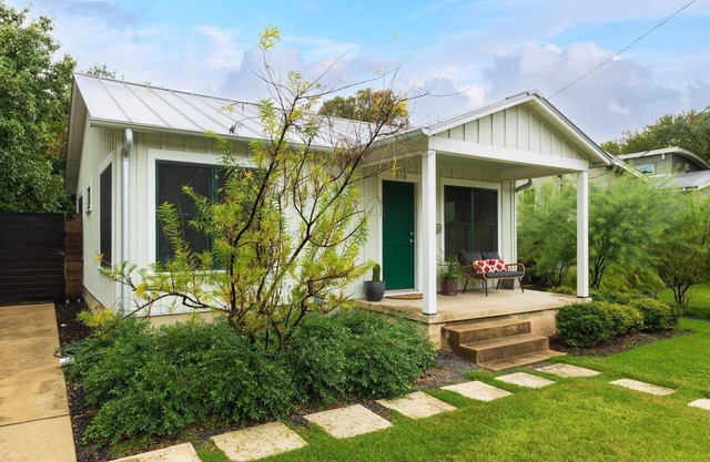 Quintessential Zilker Bungalow