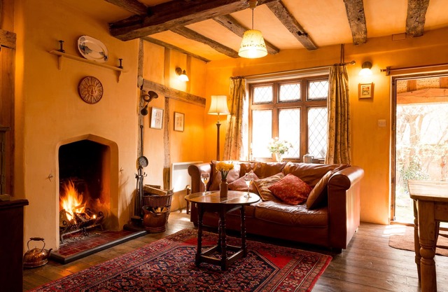 Quirky little Bolt-Hole, bags of character by a Historic Town with lovely walks