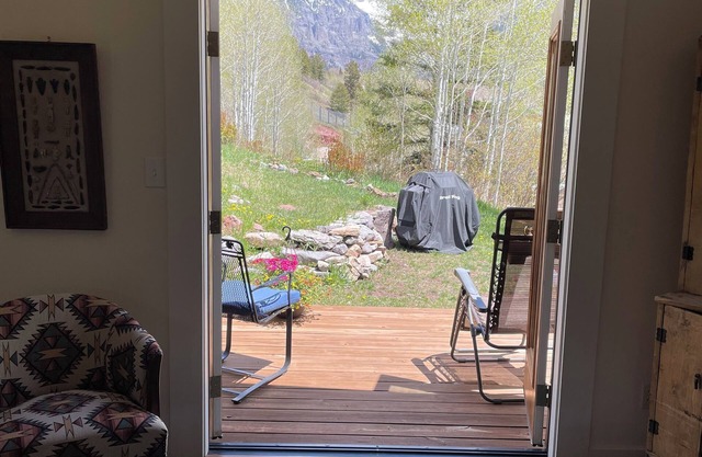 Quite,Cute,Cozy Unit B Unobstructed Views