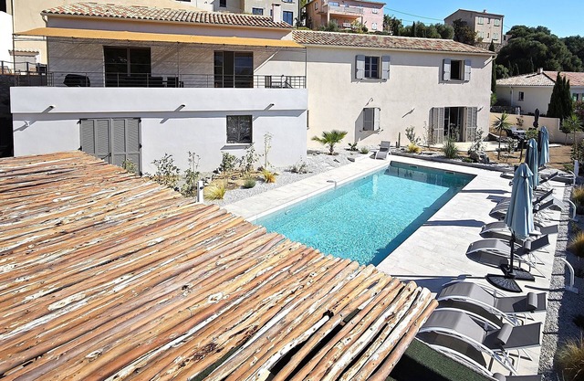 Résidence Madrale* sleeps 2 to 18, pool-fitness-sauna-10min from beaches