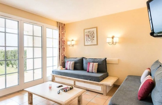 Résidence Pierre & Vacances Le Domaine de Bordaberry - Apartment for 6 people - 1 bedroom + 1 sleeping area - Terrace or balcony