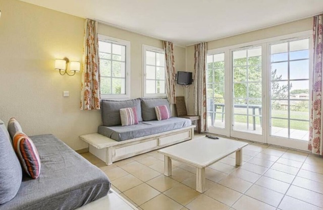 Résidence Pierre & Vacances Le Domaine de Bordaberry - Apartment for 8 people - 2 bedrooms + 1 sleeping area - Terrace or balcony