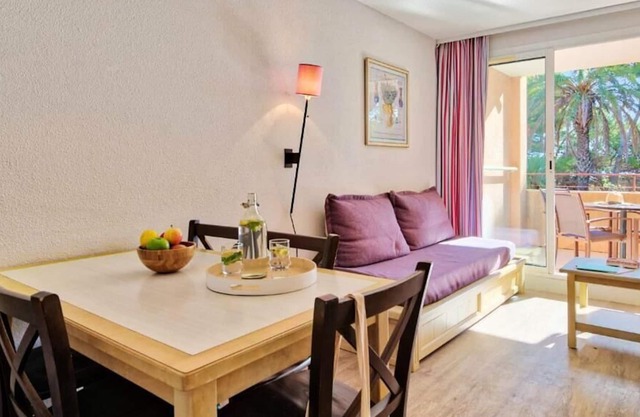 Résidence Pierre & Vacances La Pinède*** - Apartment for 4 people - 1 bedroom - Terrace or balcony - Garden view