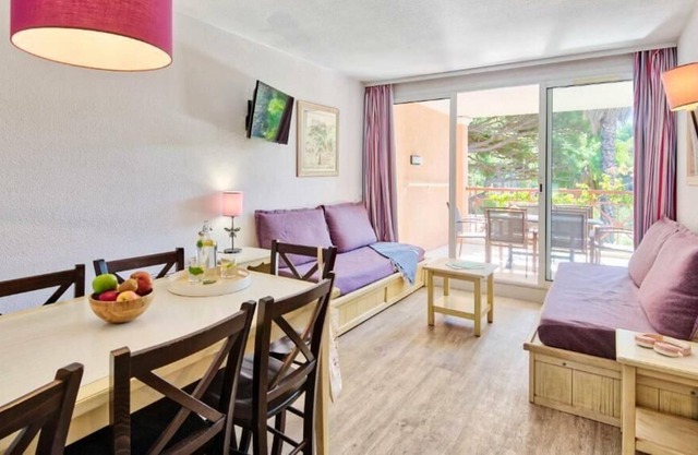 Résidence Pierre & Vacances La Pinède*** - Apartment for 6 people - 1 bedroom + 1 sleeping area - Terrace or balcony - Garden view