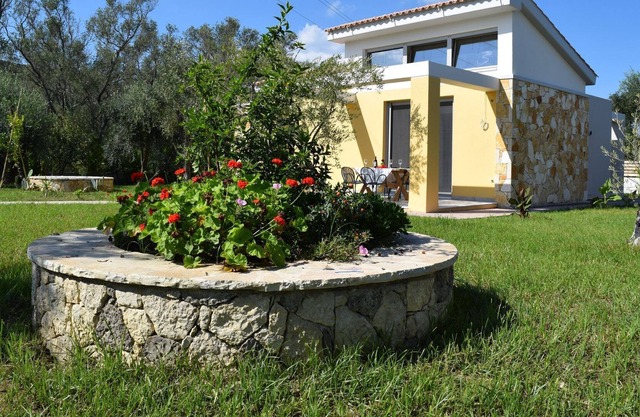 R 3077 Villa Farley With Air Conditioning ,Garden View & Soundproof Windows.