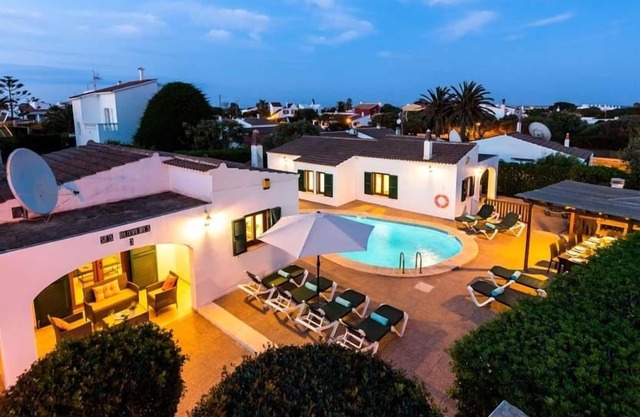 R 5024 Villa Marqus with Dishwasher, Dining Facilities & Table Tennis.
