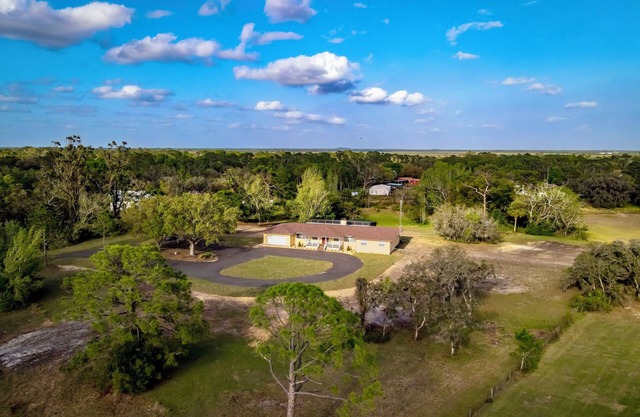 Raceway Ranch - Hometown delight! n5 bedroom pool home on 5 acres!