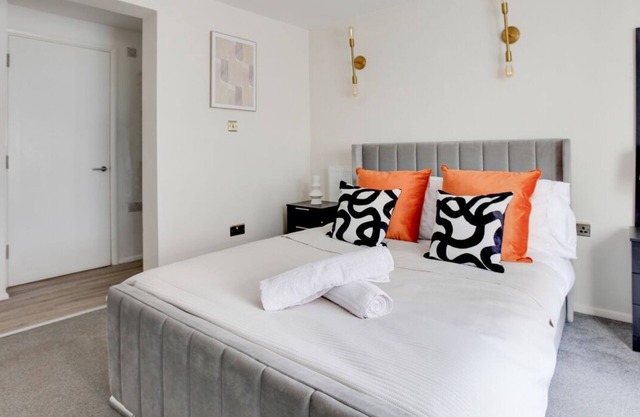 Radiant & Chic Studio City Centre Nr Beach & High St by Luxiety Stays